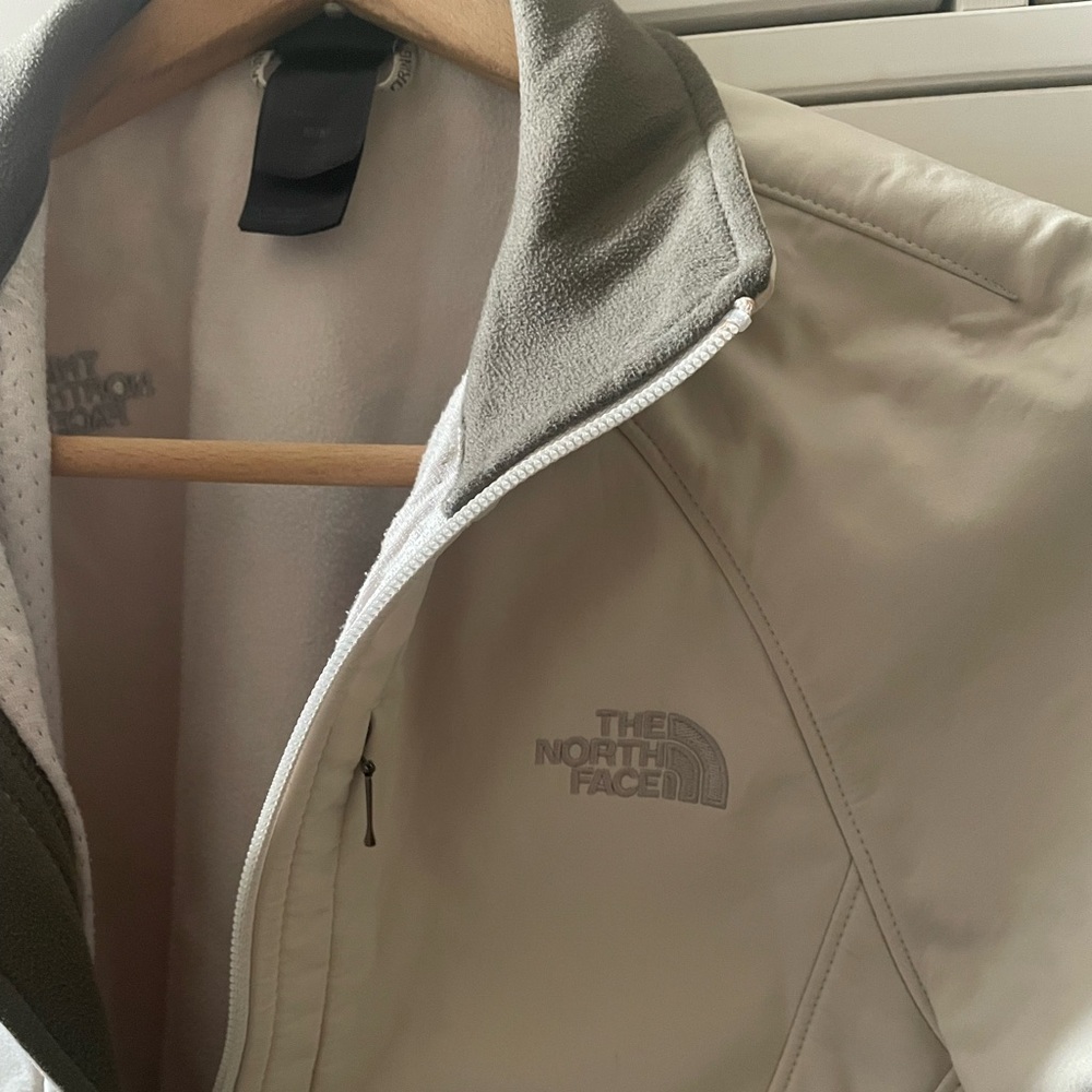 The North Face Hiking Jacket - Picture 4 of 5